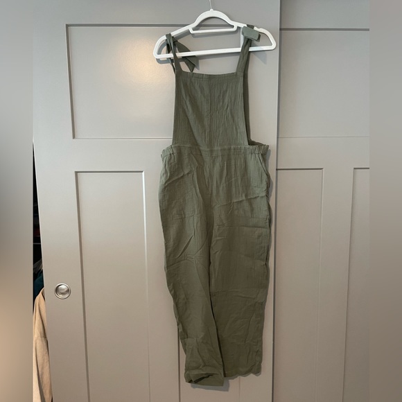 Medium sized green jumper from UpWest - Picture 2 of 3